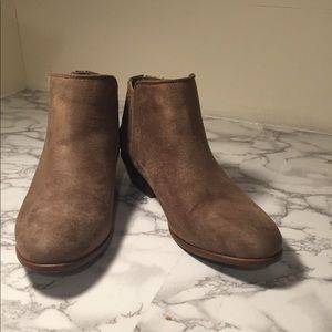 Wild diva ankle boot: Grey, Suede, size 8.5